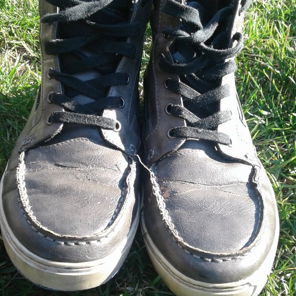 High Top Shoe - Picture 2 of 6